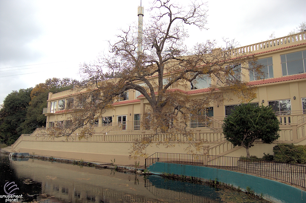 Aquarena Springs Inn (Texas Rivers Center)