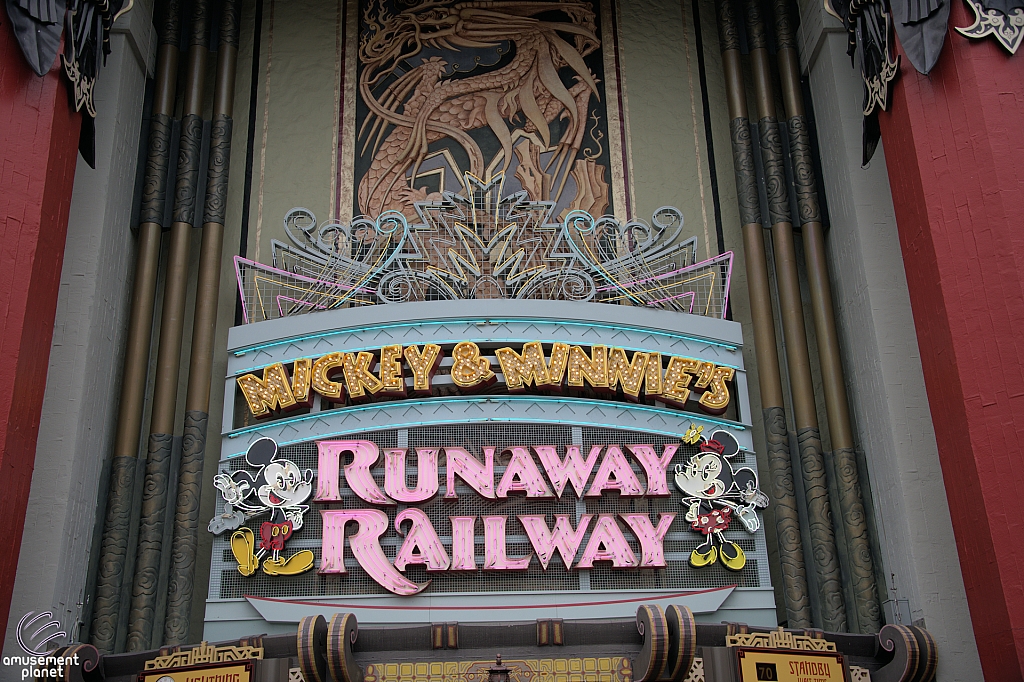 Mickey & Minnie's Runaway Railway