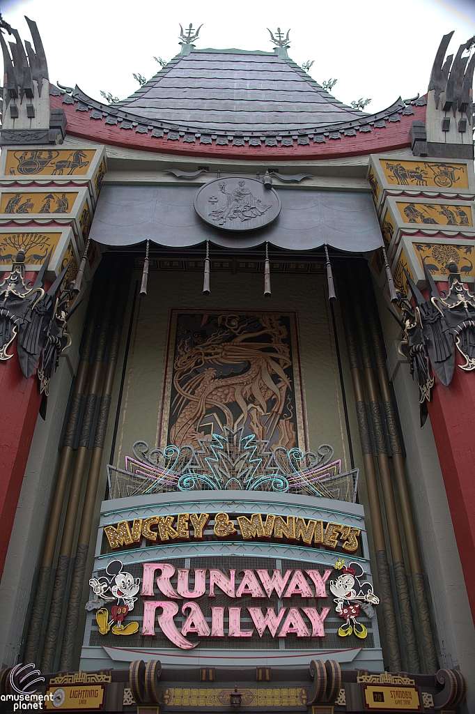 Mickey & Minnie's Runaway Railway