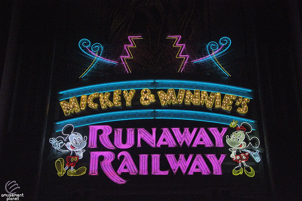 Mickey & Minnie's Runaway Railway