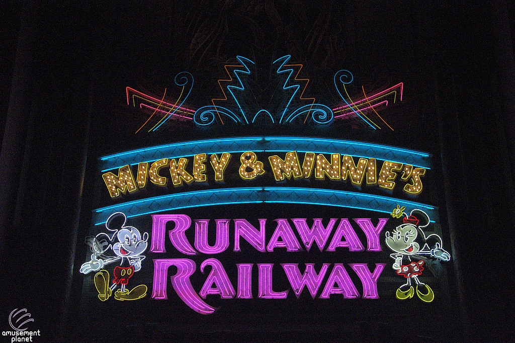 Mickey & Minnie's Runaway Railway