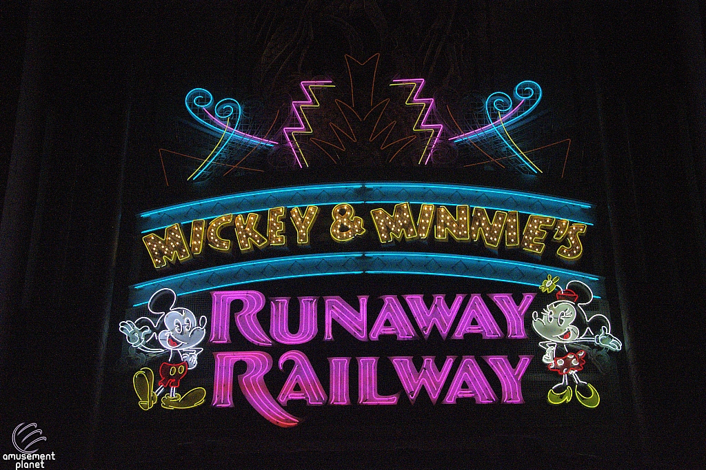 Mickey & Minnie's Runaway Railway