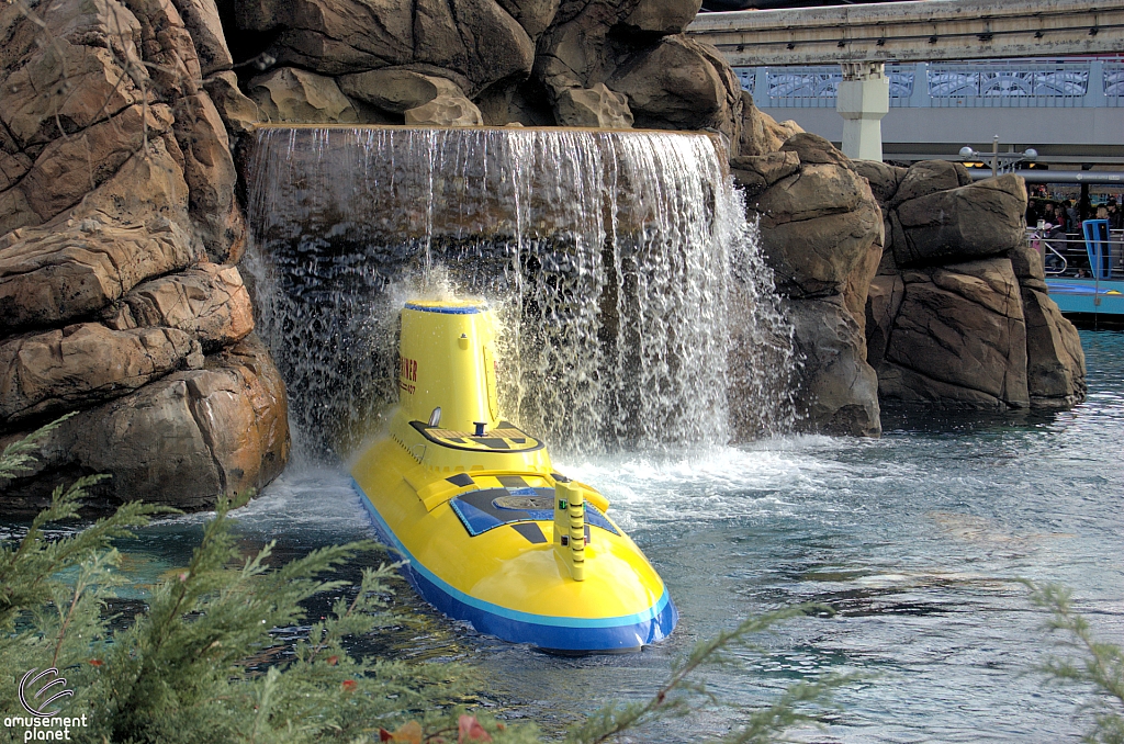 Finding Nemo Submarine Voyage