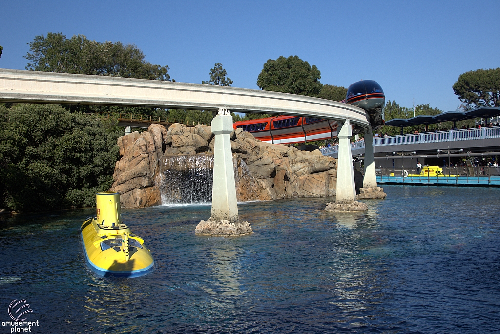 Finding Nemo Submarine Voyage