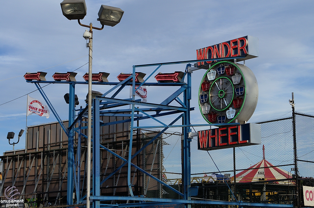 Deno's Wonder Wheel Amusement Park