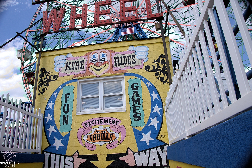 Deno's Wonder Wheel Amusement Park