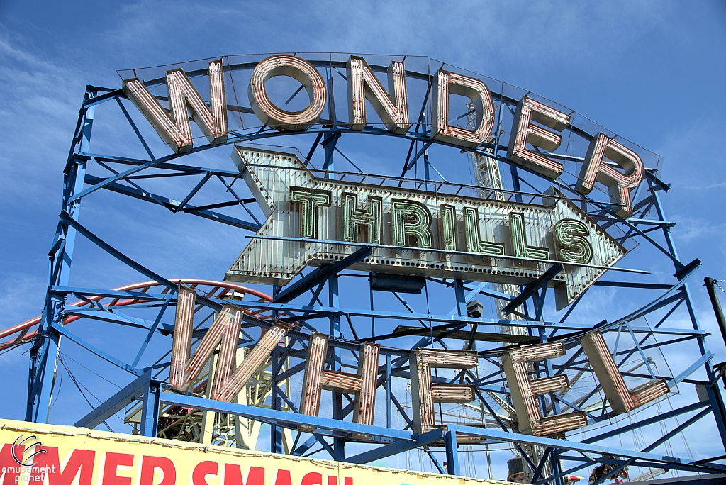 Deno's Wonder Wheel Amusement Park