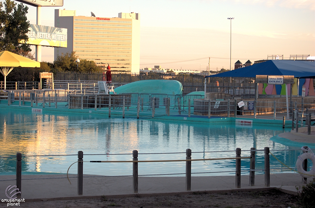 Six Flags Hurricane Harbor - Arlington