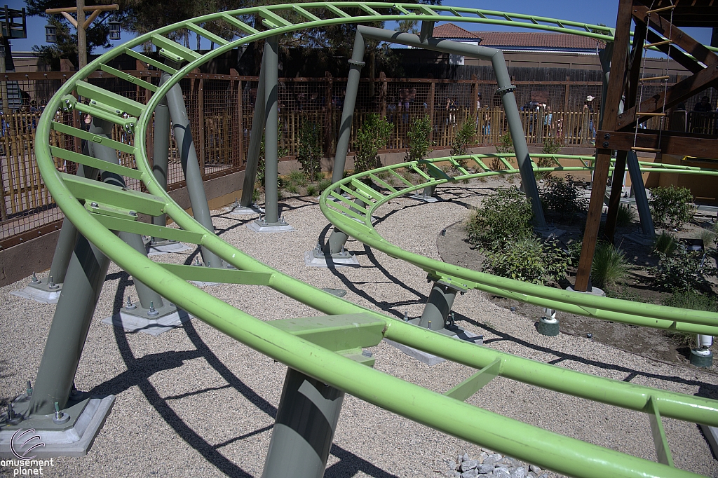 Snoopy’s Tenderpaw Twister Coaster