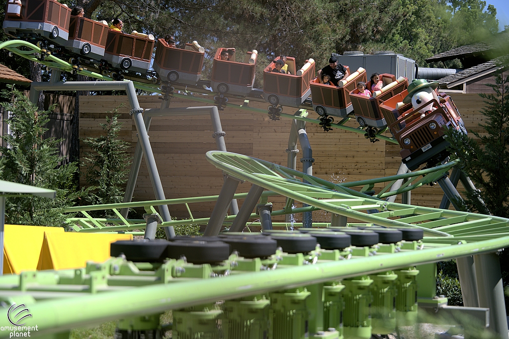 Snoopy’s Tenderpaw Twister Coaster