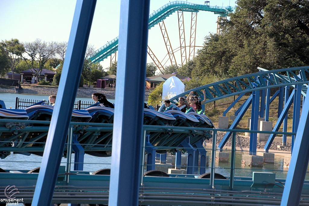 Wave Breaker: The Rescue Coaster