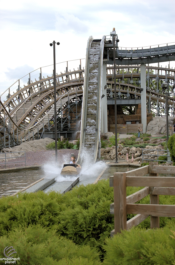 Timber Wolf Howling Log Flume