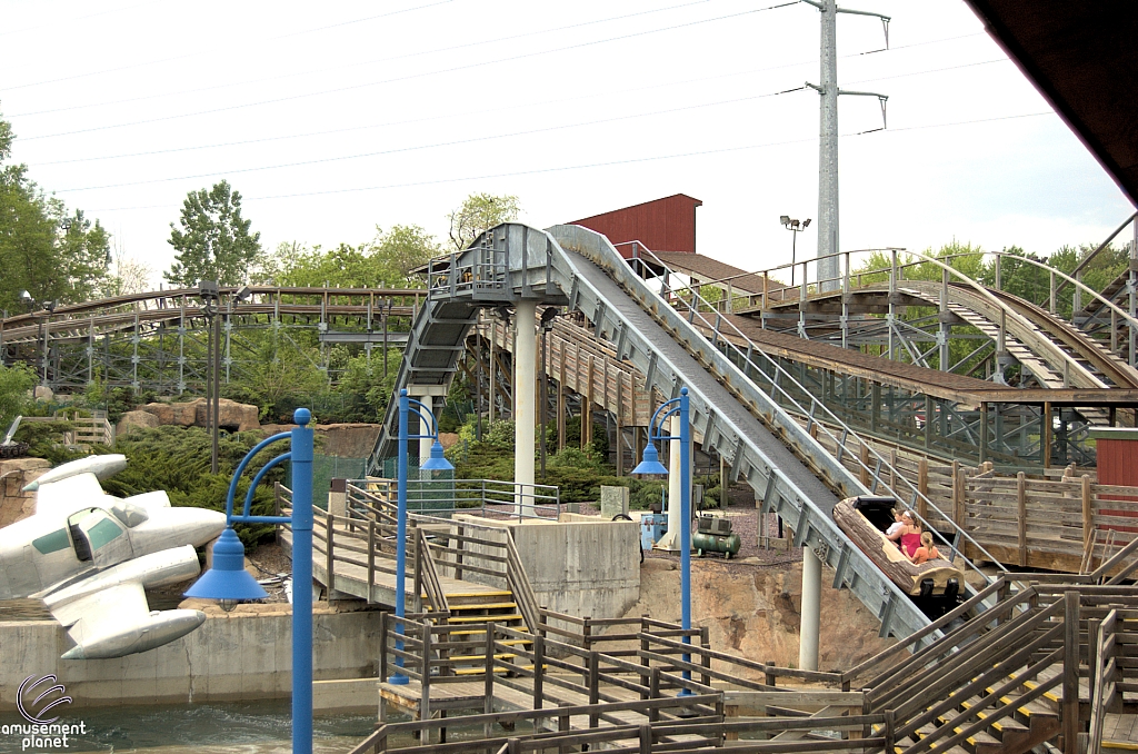Timber Wolf Howling Log Flume