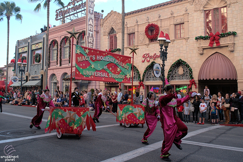Macy's Holiday Parade 2015