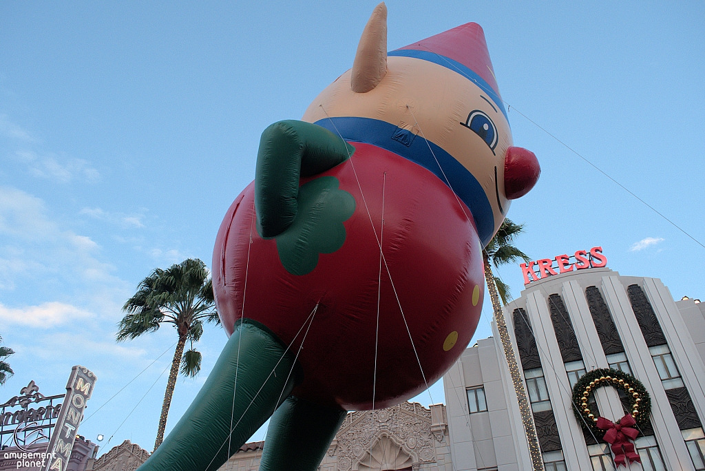 Macy's Holiday Parade 2015