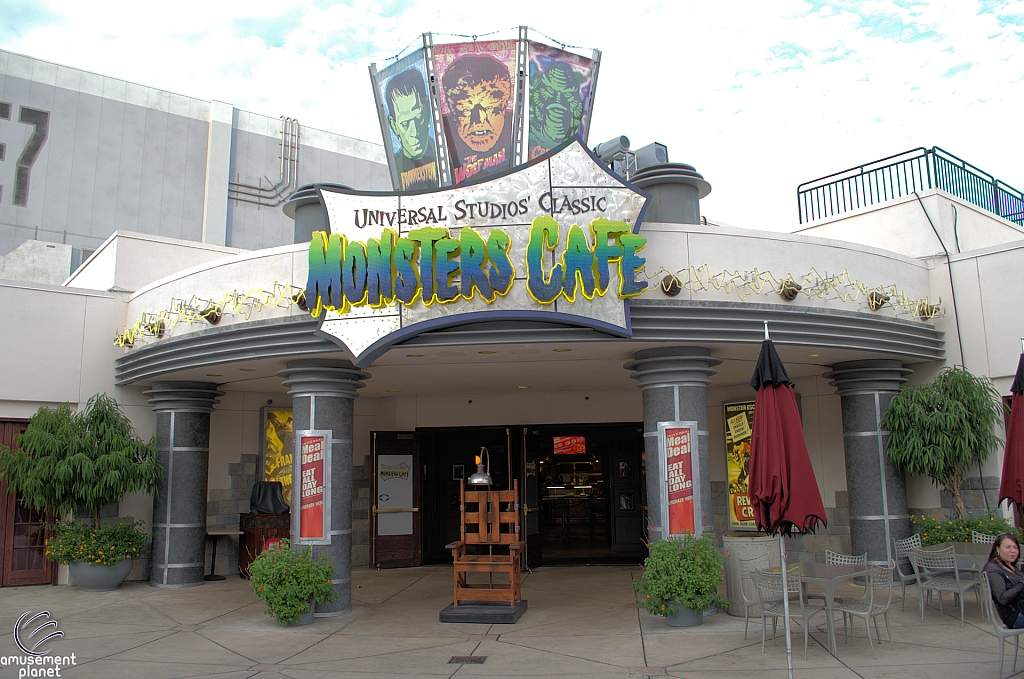 Monsters Café