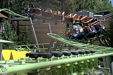 Snoopy’s Tenderpaw Twister Coaster