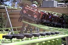 Snoopy’s Tenderpaw Twister Coaster