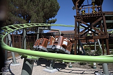 Snoopy’s Tenderpaw Twister Coaster